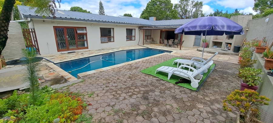 4 Bedroom Property for Sale in Glen Barrie Western Cape